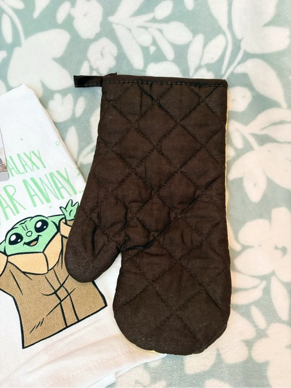 Star Wars The Mandalorian Baby Yoda Kitchen Towel & Oven Mitt Set 🛸✨